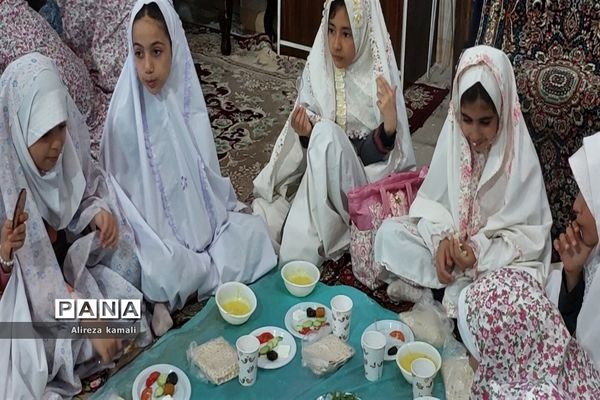برگزاری افطاری روزه اولی‌ها در آموزشگاه شقایق‌ها صفادشت