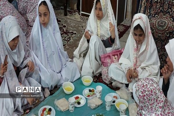 برگزاری افطاری روزه اولی‌ها در آموزشگاه شقایق‌ها صفادشت