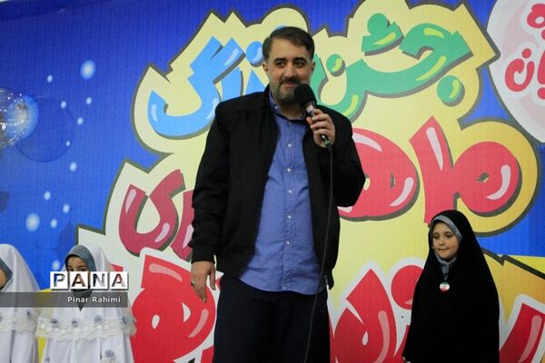 اجتماع بزرگ ۱۰ هزار دانش‌آموز دختر روزه اولی  در تبریز-۱