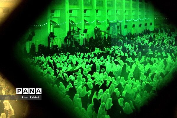 اجتماع بزرگ ۱۰ هزار دانش‌آموز دختر روزه اولی  در تبریز-۱