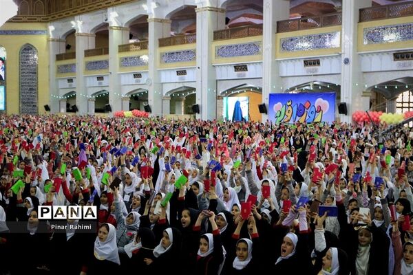 اجتماع بزرگ ۱۰ هزار دانش‌آموز دختر روزه اولی  در تبریز-۱