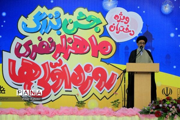اجتماع بزرگ ۱۰ هزار دانش‌آموز دختر روزه اولی  در تبریز-۱