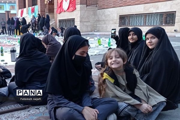 برگزاری افطاری دانش‌آموزی دبیرستان آیت‌الله ‌خامنه‌ای در بهارستان 2