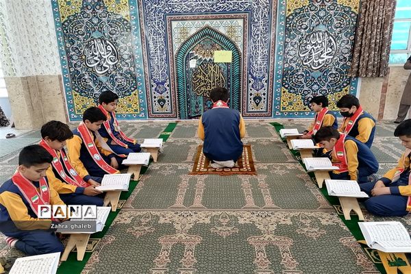 محفل انس با قرآن دانش‌آموزان مدرسه شهید دهستانی بافق