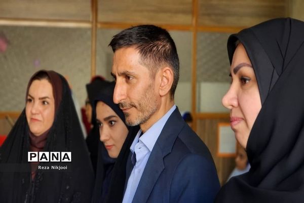 بازدید مسئولان از نمایشگاه طرح جابربن‌حیان ناحیه یک بهارستان