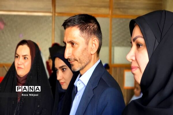 بازدید مسئولان از نمایشگاه طرح جابربن‌حیان ناحیه یک بهارستان