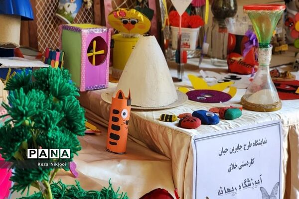 بازدید مسئولان از نمایشگاه طرح جابربن‌حیان ناحیه یک بهارستان