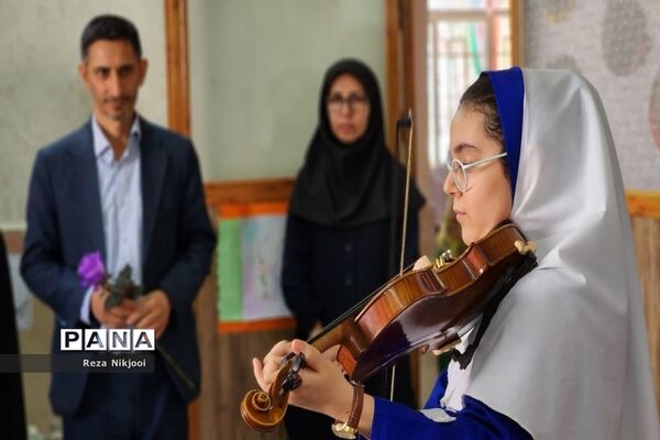 بازدید مسئولان از نمایشگاه طرح جابربن‌حیان ناحیه یک بهارستان
