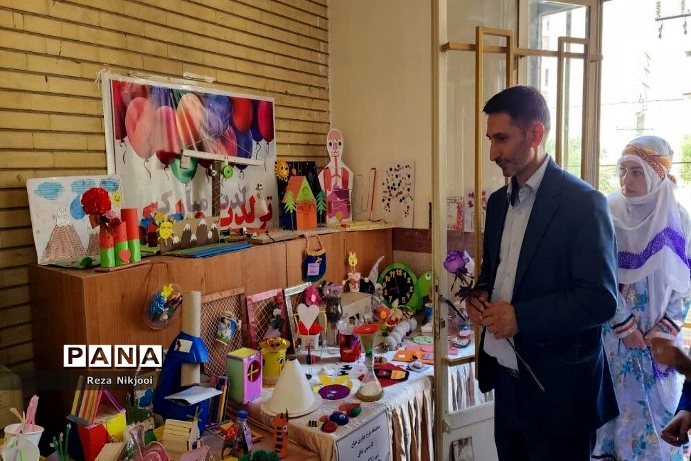 بازدید مسئولان از نمایشگاه طرح جابربن‌حیان ناحیه یک بهارستان