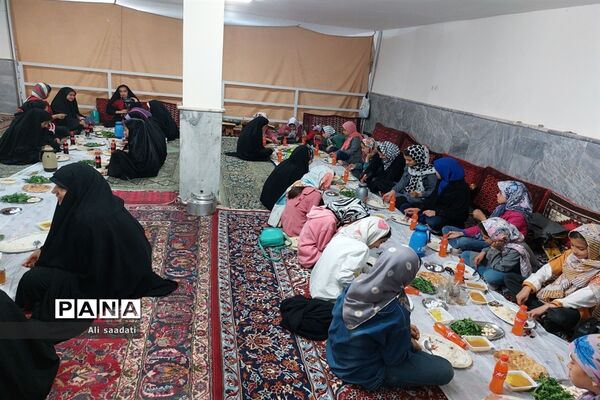مراسم افطاری روزه اولی‌های روستای سررود شهرستان کلات