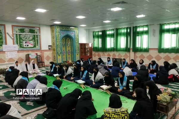 محفل انس با قرآن در دبیرستان نبوت دوره دوم صفادشت و سارا