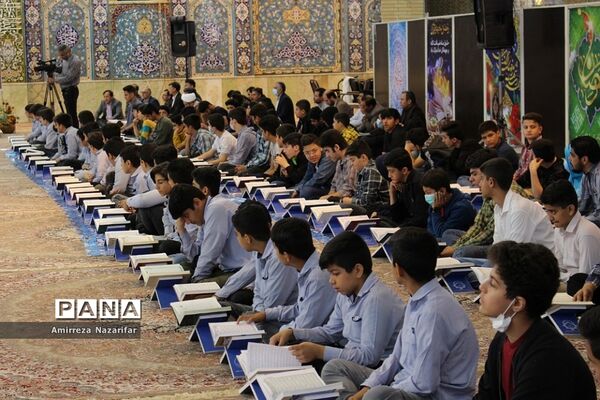 محفل بزرگ انس با قرآن کریم در ایلام