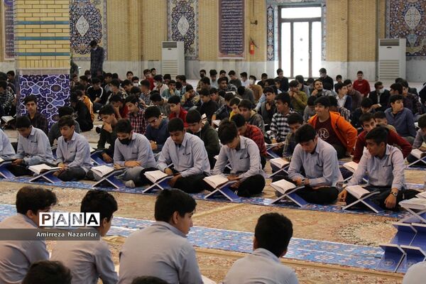 محفل بزرگ انس با قرآن کریم در ایلام