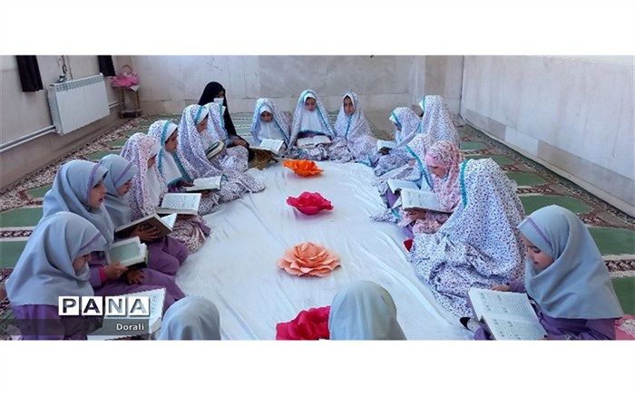 برگزاری طرح هدیه نورانی محفل انس با قرآن کریم همزمان با سراسر کشور