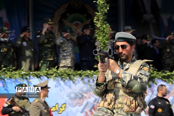 مراسم رژه روز ارتش در تبریز