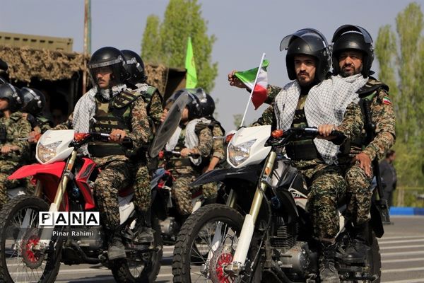 مراسم رژه روز ارتش در تبریز