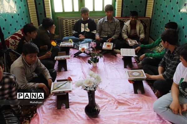 محفل انس با قرآن در امام‌زاده علی(ع) روستای جعفرآباد بخش جوادآباد