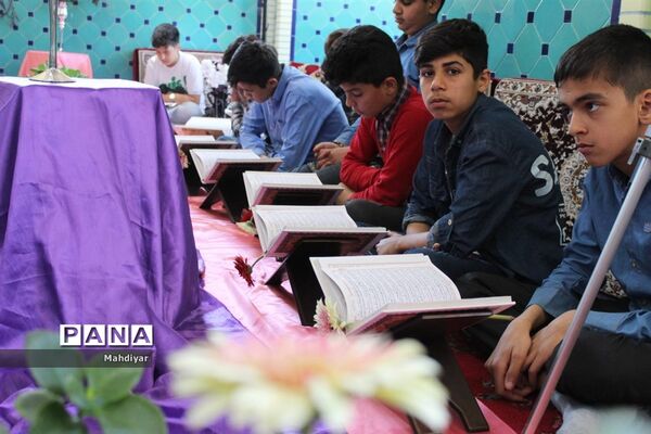 محفل انس با قرآن در امام‌زاده علی(ع) روستای جعفرآباد بخش جوادآباد