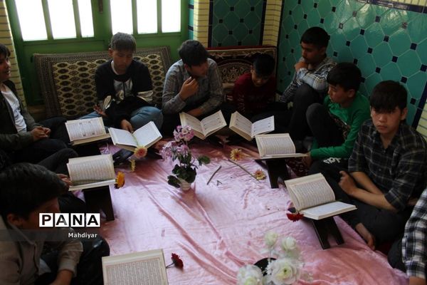 محفل انس با قرآن در امام‌زاده علی(ع) روستای جعفرآباد بخش جوادآباد
