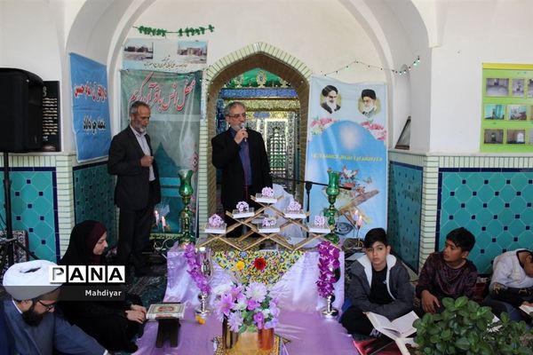 محفل انس با قرآن در امام‌زاده علی(ع) روستای جعفرآباد بخش جوادآباد