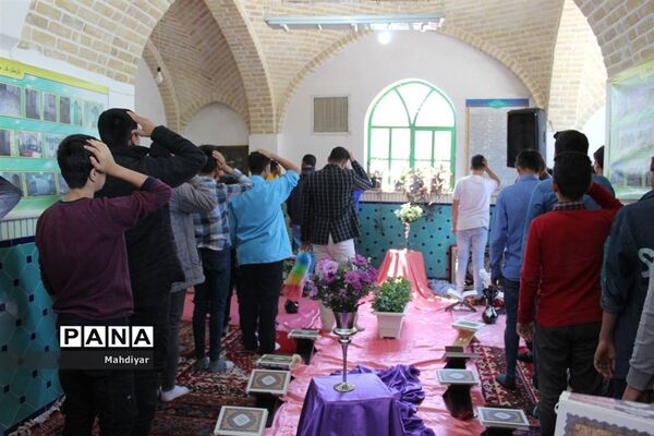 محفل انس با قرآن در امام‌زاده علی(ع) روستای جعفرآباد بخش جوادآباد