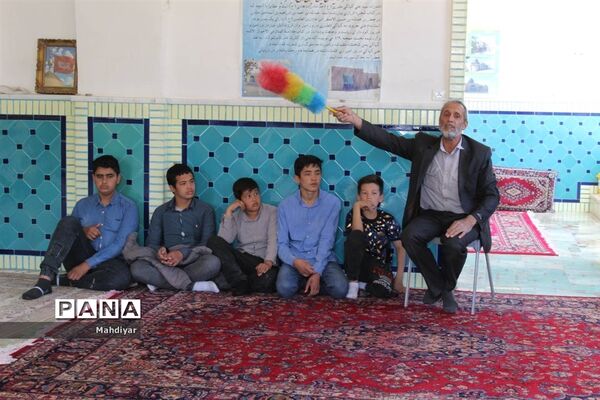 محفل انس با قرآن در امام‌زاده علی(ع) روستای جعفرآباد بخش جوادآباد
