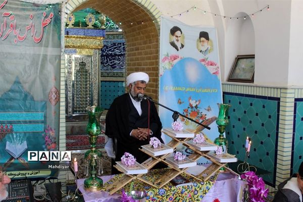 محفل انس با قرآن در امام‌زاده علی(ع) روستای جعفرآباد بخش جوادآباد