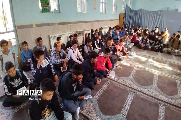 محفل انس با قرآن در دبیرستان شهید علی تات شهر جوادآباد
