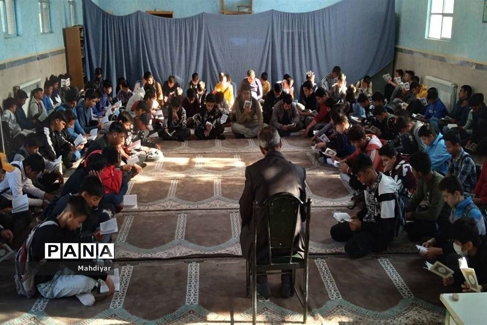 محفل انس با قرآن در دبیرستان شهید علی تات شهر جوادآباد