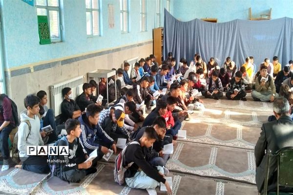 محفل انس با قرآن در دبیرستان شهید علی تات شهر جوادآباد