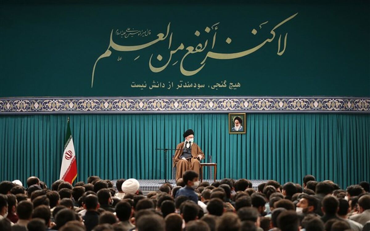 راه روشن انقلاب را با جدیت دنبال کنید