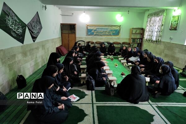 مراسم افطاری در دبیرستان شرف ناحیه 4 مشهد مقدس