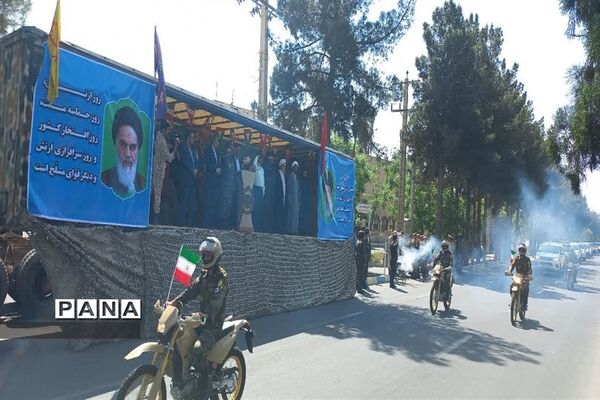 مراسم رژه نیروهای مسلح به مناسبت روز ارتش در شهرستان‌های آران و بیدگل و کاشان