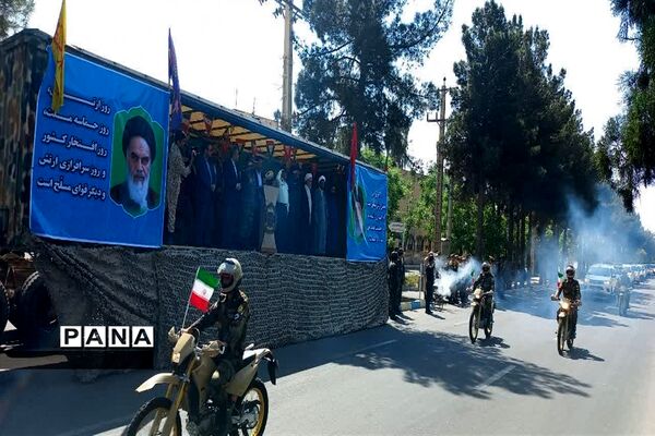 مراسم رژه نیروهای مسلح به مناسبت روز ارتش در شهرستان‌های آران و بیدگل و کاشان