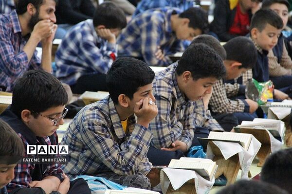 محفل انس با قرآن و تقدیر از رتبه‌های برتر قرآن و عترت در ناحیه یک شهرری
