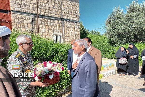 دیدار مسئولین آموزش و پرورش با فرمانده پدافند هوایی بهبهان بمناسبت روز ارتش