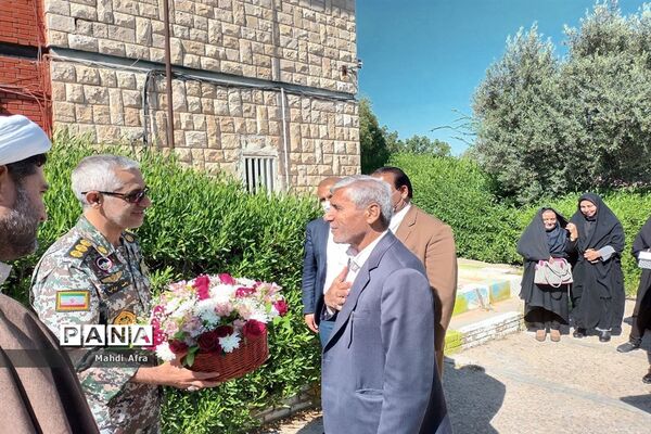 دیدار مسئولین آموزش و پرورش با فرمانده پدافند هوایی بهبهان بمناسبت روز ارتش