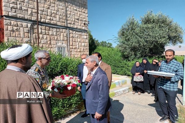 دیدار مسئولین آموزش و پرورش با فرمانده پدافند هوایی بهبهان بمناسبت روز ارتش