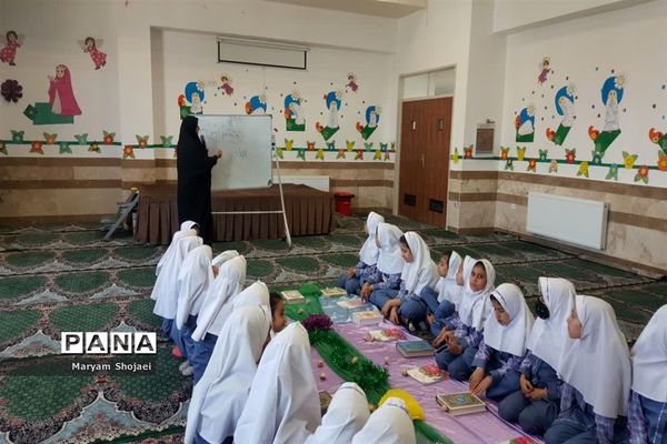 محفل انس با قرآن دبستان دخترانه اندیشه ناحیه یک یزد