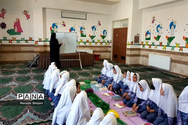 محفل انس با قرآن دبستان دخترانه اندیشه ناحیه یک یزد