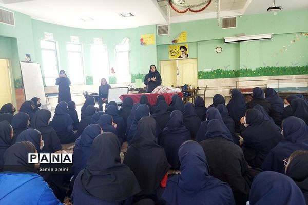کارگاه آموزشی بهداشت و سلامت بلوغ ویژه دانش‌آموزان در مدرسه حضرت خدیجه(س) رودهن
