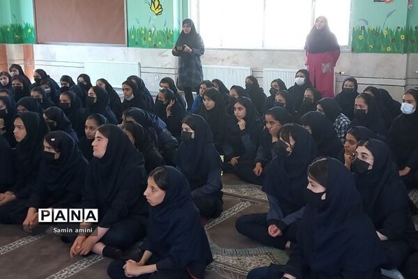 کارگاه آموزشی بهداشت و سلامت بلوغ ویژه دانش‌آموزان در مدرسه حضرت خدیجه(س) رودهن
