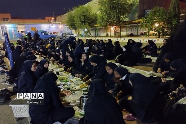 جشن ستارگان و سفره ضیافت افطاری در دبیرستان شاهد مس‌فروش کاشان