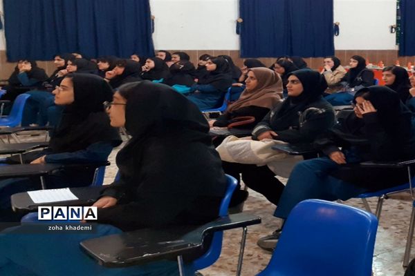 ضیافت افطاری  در دبیرستان شهید ملک‌زاده آمل