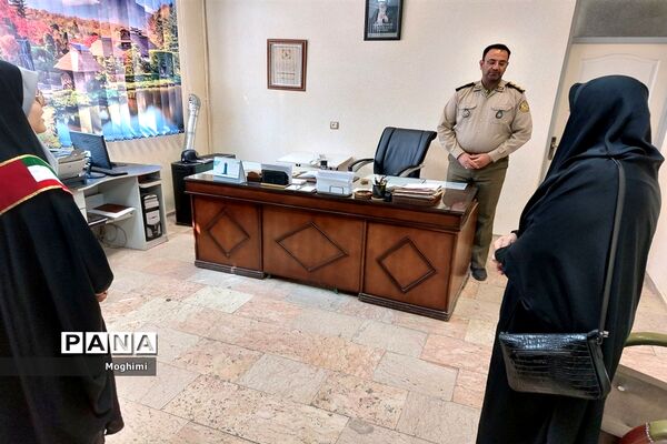قدردانی از فرماندهان  کوی زینبیه توسط کادر آموزشگاهی دبیرستان شاهد حجاب منطقه ۱۳