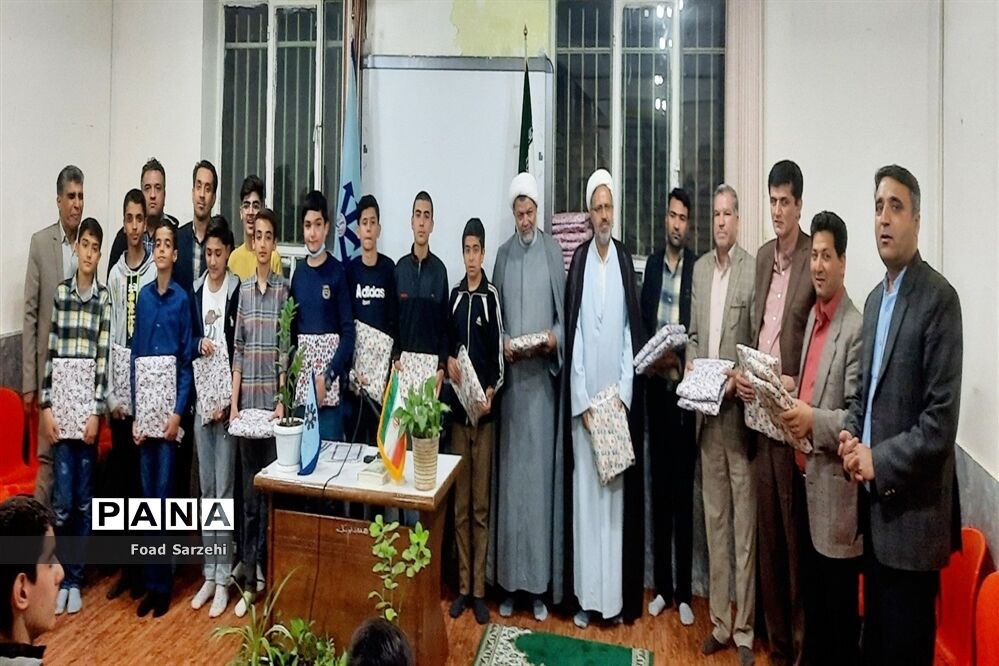 برگزاری مراسم جشن تکلیف دانش‌آموزان پایه هشتم دبیرستان تیزهوشان در شهرستان تربت جام