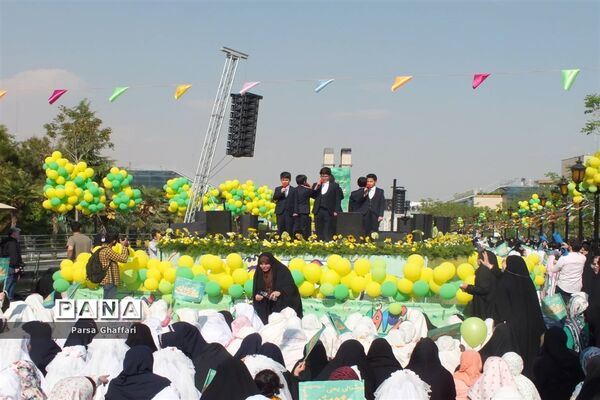 اجتماع بزرگ روزه اولی‌ها در باغ کتاب تهران