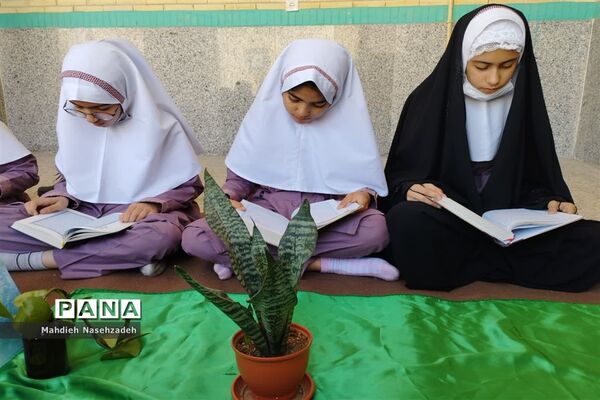 هدیه ای از جنس نور تقدیم به سردار دلها در محفل انس با قرآن دبستان حاج یدالله پسران یزد