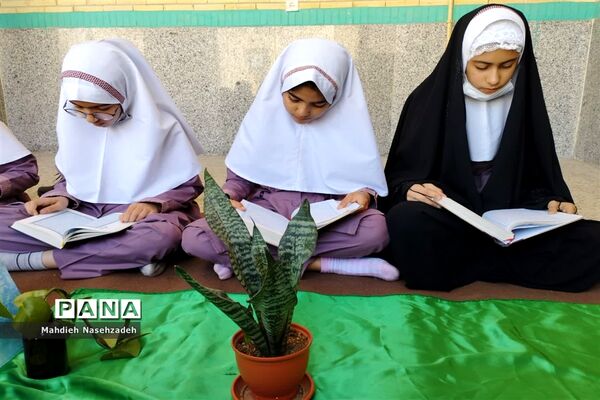 هدیه ای از جنس نور تقدیم به سردار دلها در محفل انس با قرآن دبستان حاج یدالله پسران یزد