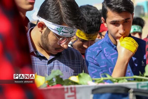 میزبانی باشکوه مدارس شهرستان میبد از شهید گمنام